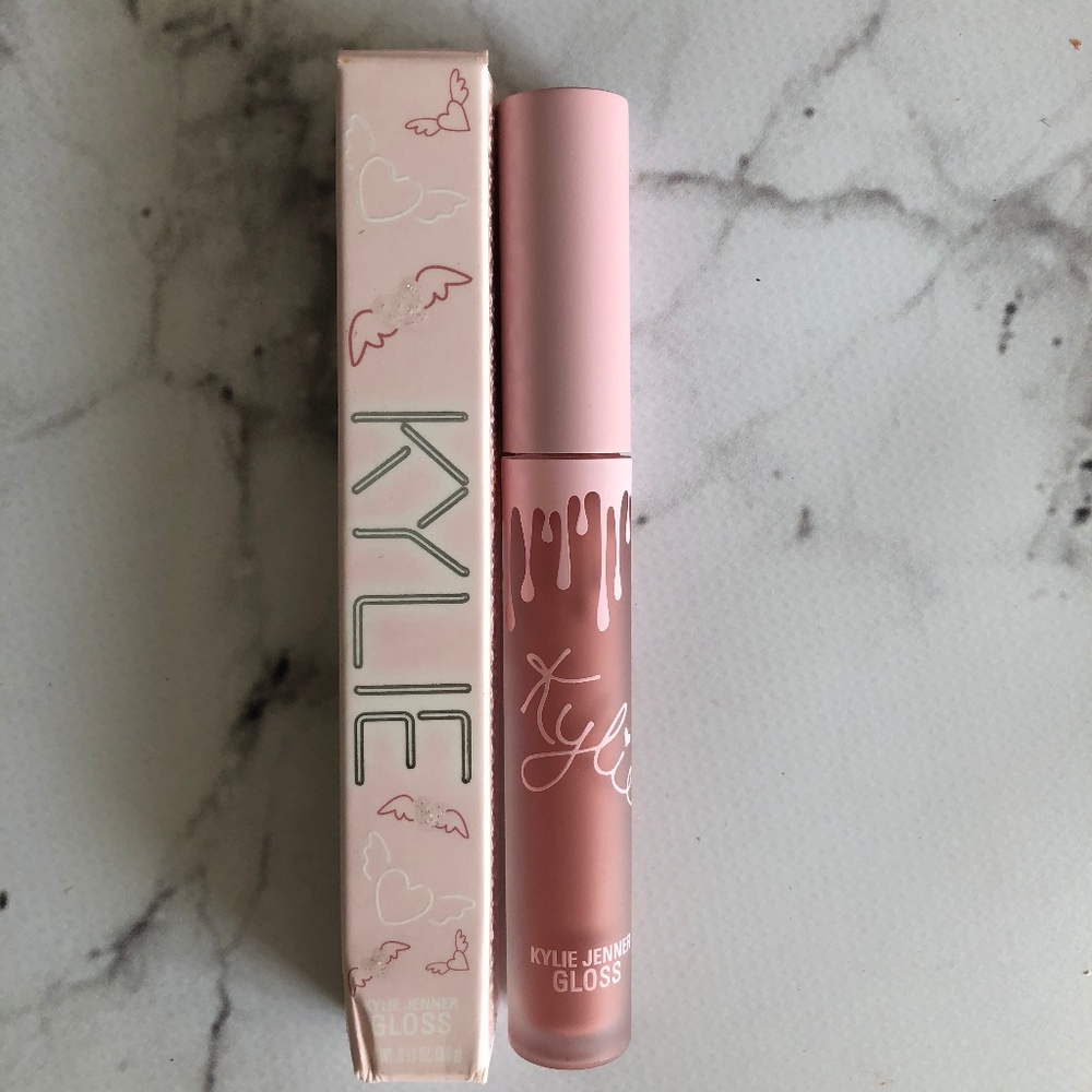 Kylie Birthday Collection Lipgloss in Cupcake